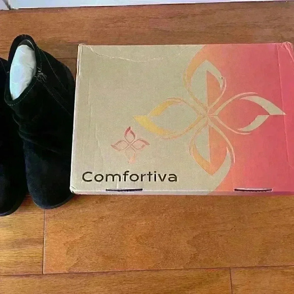Comfortiva Calla Black Suede Size 7.5.  BRAND NEW (Save $40.00) - Picture 9 of 12